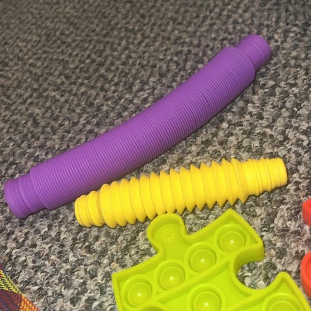 Lot of fidgets. ‎ Various kinds.